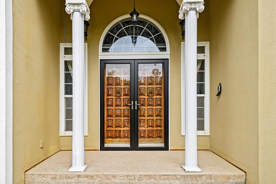 Facade/entrance
