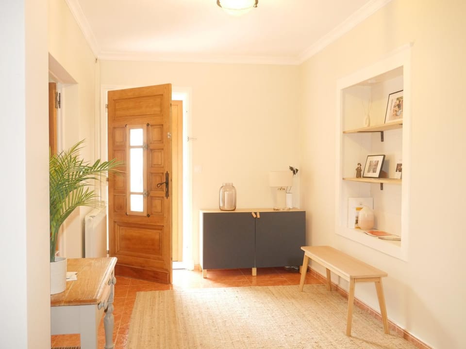 Lobby or reception, Internal: Not applicable to any particular room