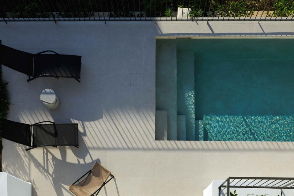 Pool view, Swimming pool, sunbed