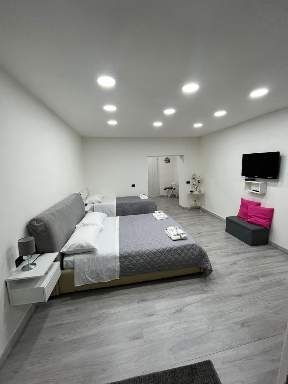 Photo of the whole room, Bedroom