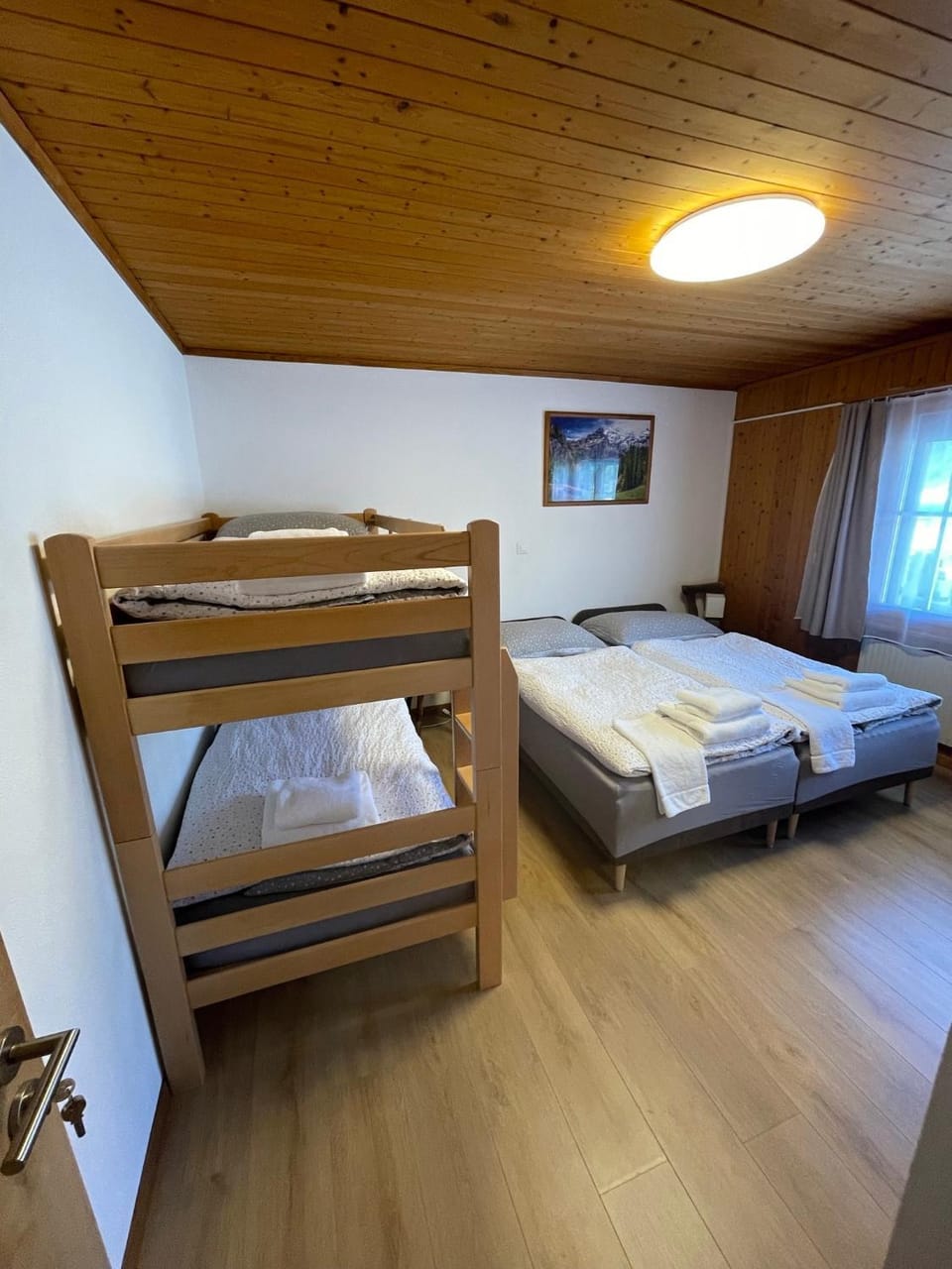 Bed, Photo of the whole room, Bedroom, bunk bed, towels