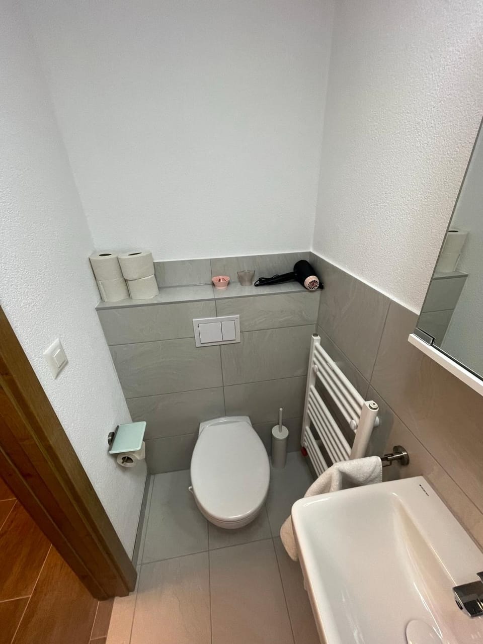 Toilet, Bathroom, towels