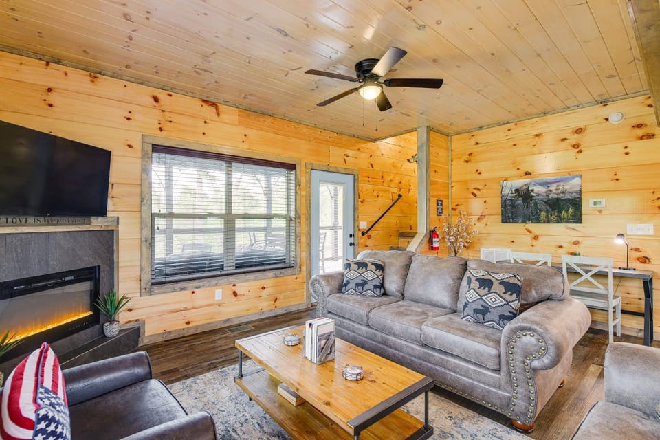 Hot Tub, Fireplace & Views: Sevierville Retreat! House in Sevier County