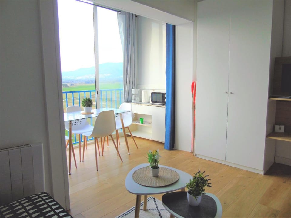 Studio avec Piscine et Vue Montagne Apartment in Roses