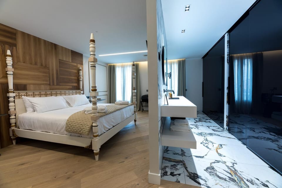 Bathroom, Photo of the whole room, Bedroom