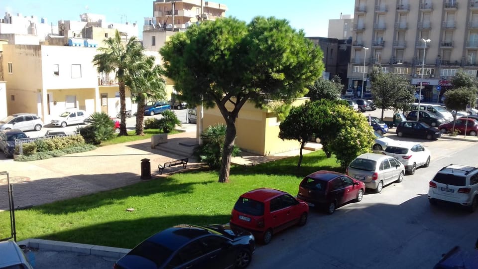 Neighbourhood, City view, Garden view