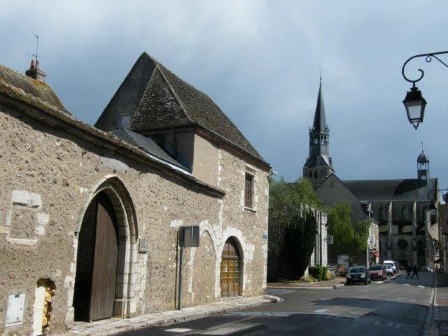 Neighbourhood, Landmark view
