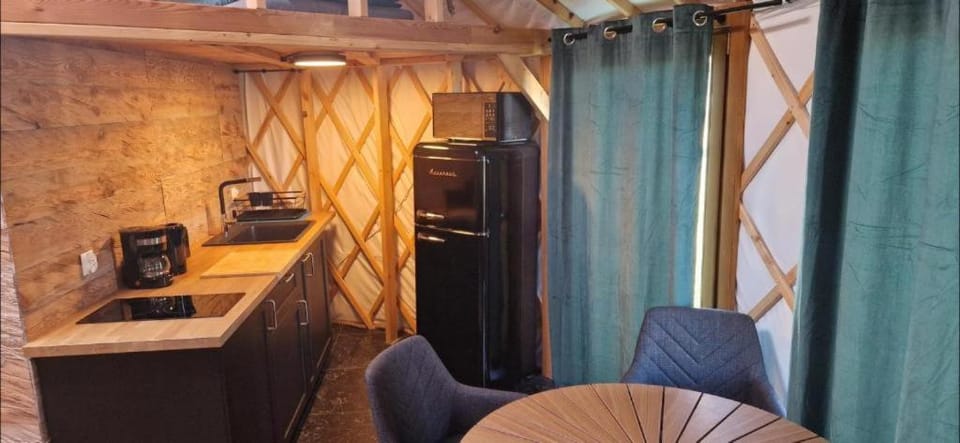 Jurta w Dębowinie wśród Gór i Lasów by Nestri Luxury tent in Lower Silesian Voivodeship