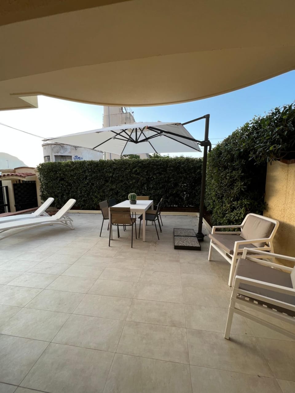 Balcony/Terrace, sunbed