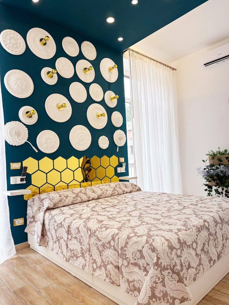 Bed, Photo of the whole room, Bedroom