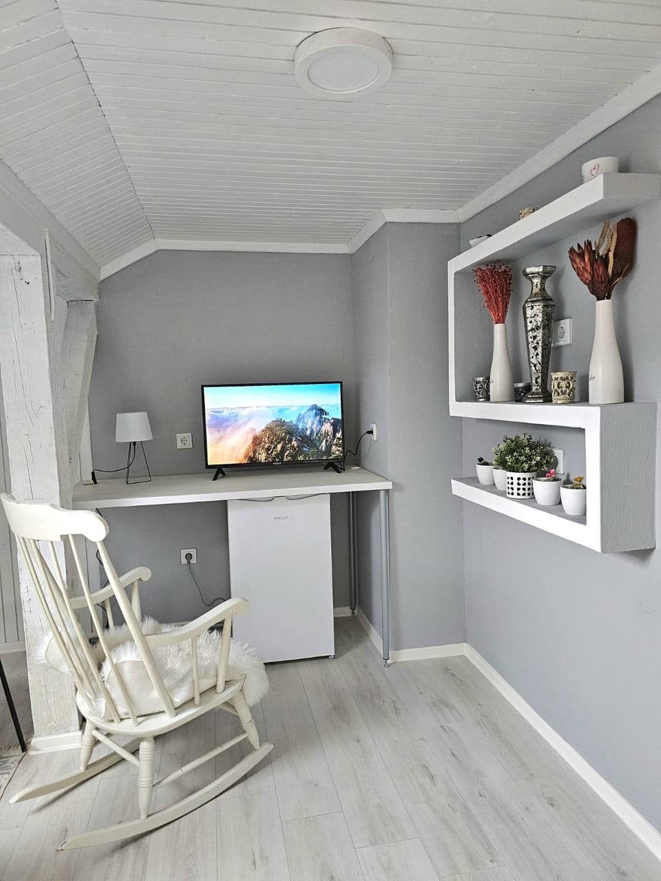 TV and multimedia, Kitchen or kitchenette, Living room, Seating area