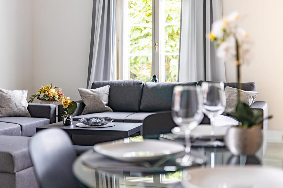 Living room, Seating area, Dining area
