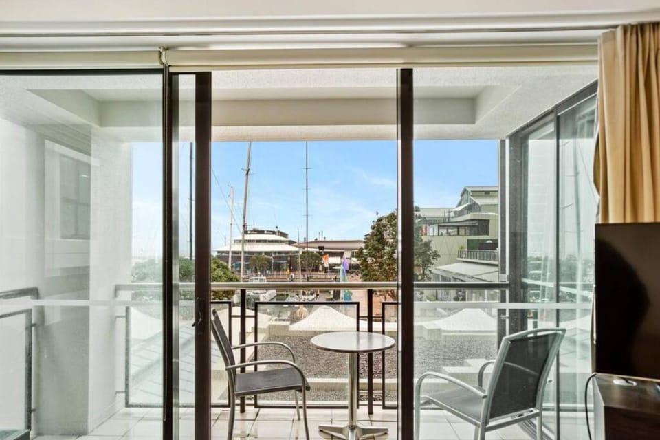 View (from property/room), Balcony/Terrace, Dining area