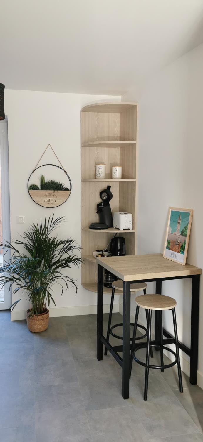 Coffee/tea facilities, Dining area