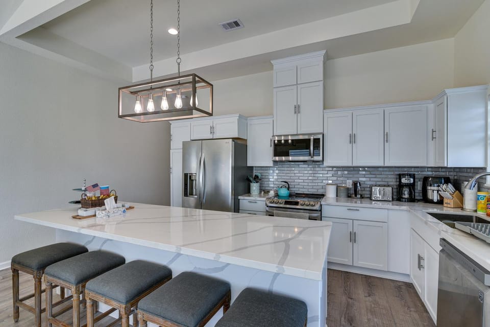 Walk to Ocean! Family-Friendly Crystal Beach Home House in Bolivar Peninsula