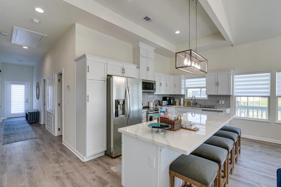 Walk to Ocean! Family-Friendly Crystal Beach Home House in Bolivar Peninsula