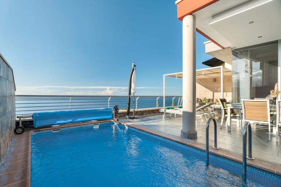 Patio, Day, Natural landscape, View (from property/room), Balcony/Terrace, Pool view, Sea view, Swimming pool, sunbed