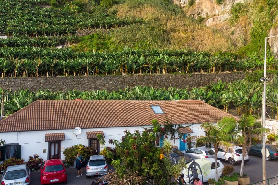 Property building, Neighbourhood, Natural landscape, Mountain view, Location