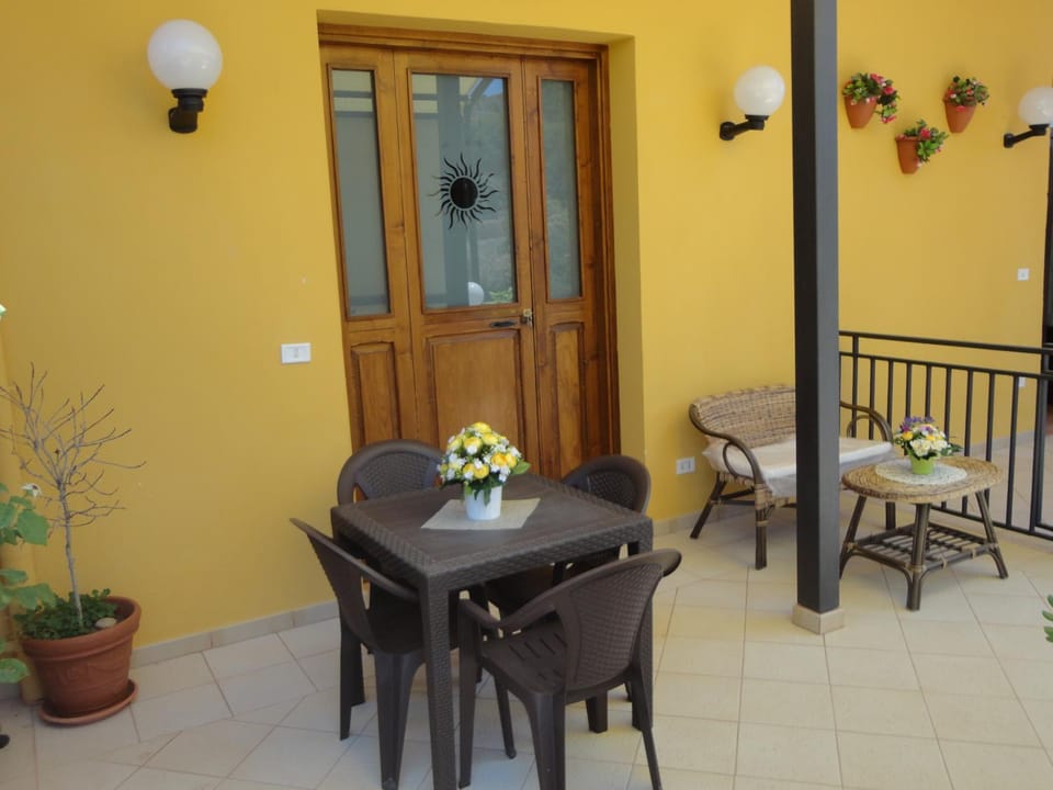 Patio, Garden, Balcony/Terrace