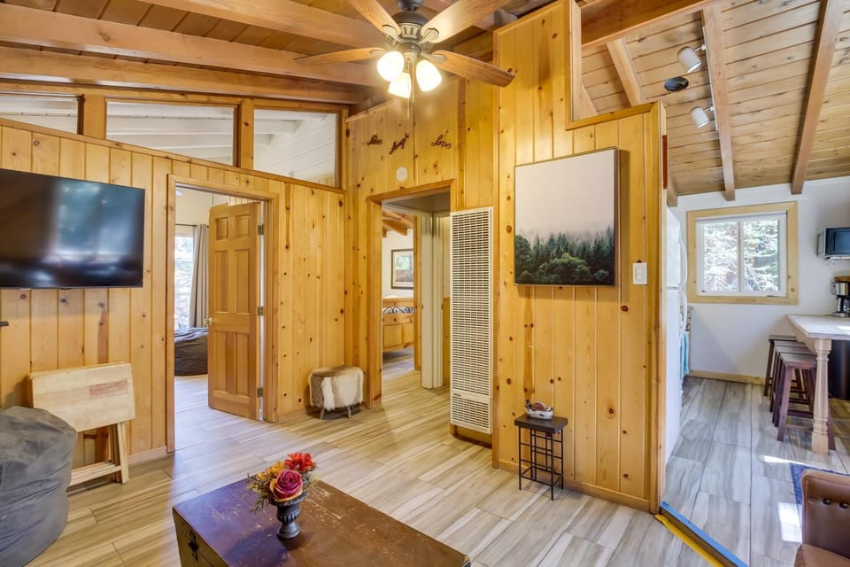 Pet-Friendly Big Bear Cabin, Near Hiking & Skiing! Cabin in Big Bear