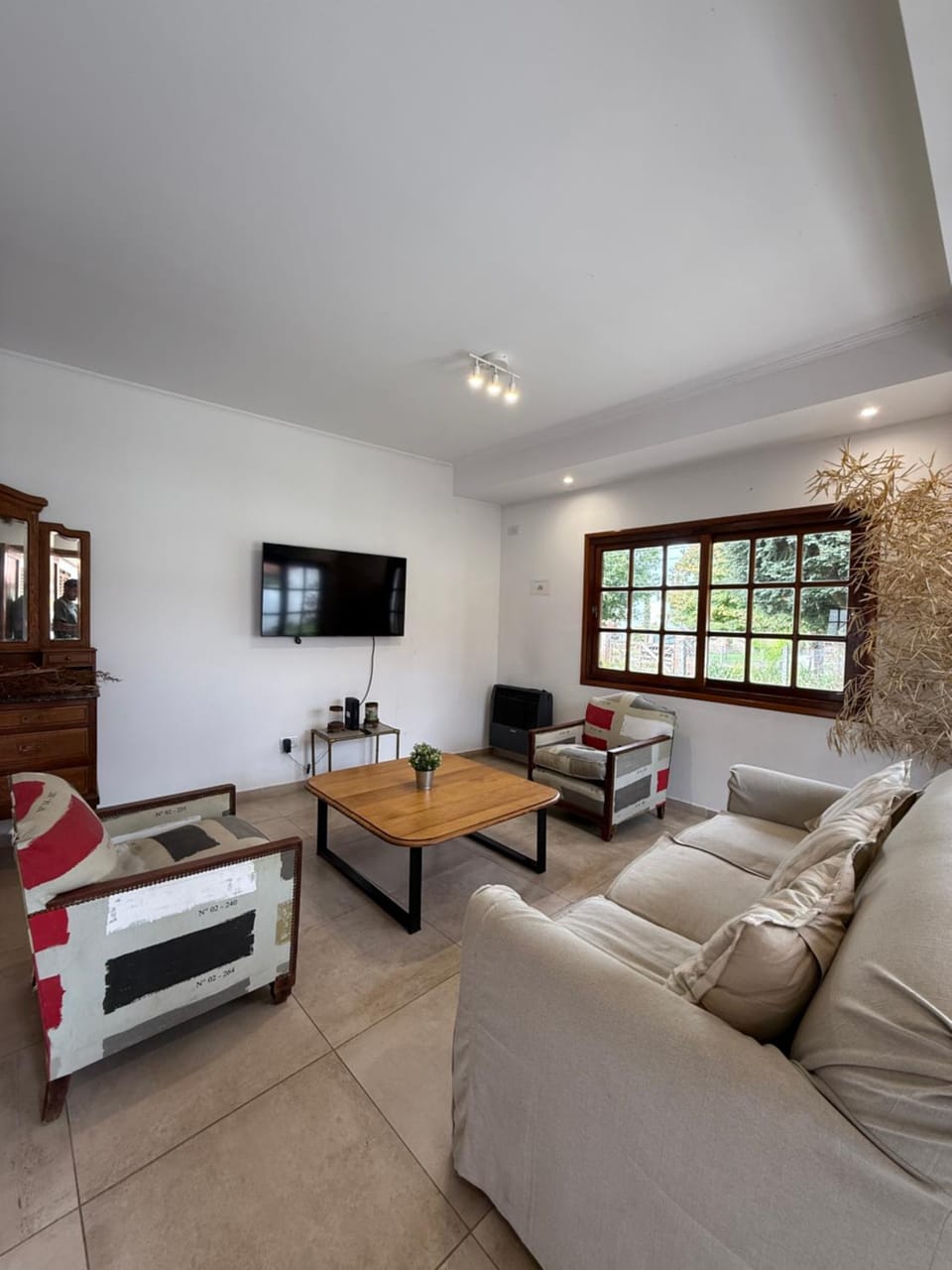 Communal lounge/ TV room, Living room, Seating area