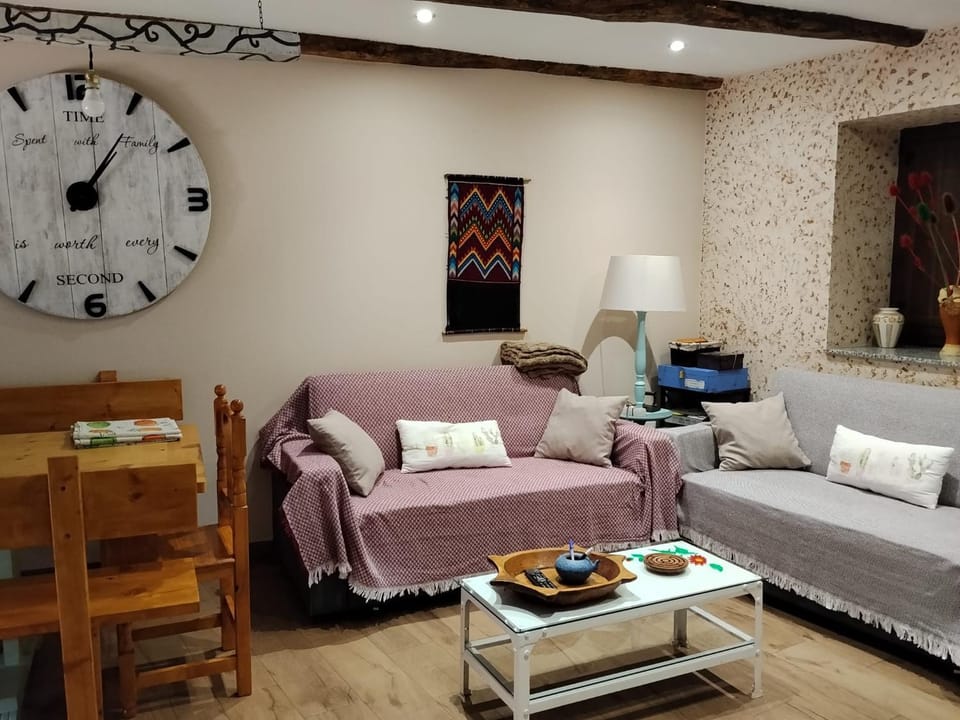 Communal lounge/ TV room, TV and multimedia, Living room