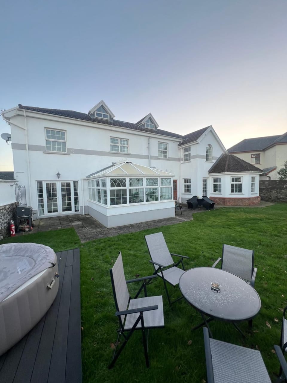 Family & friends get together birthday hot tub House in Porthcawl
