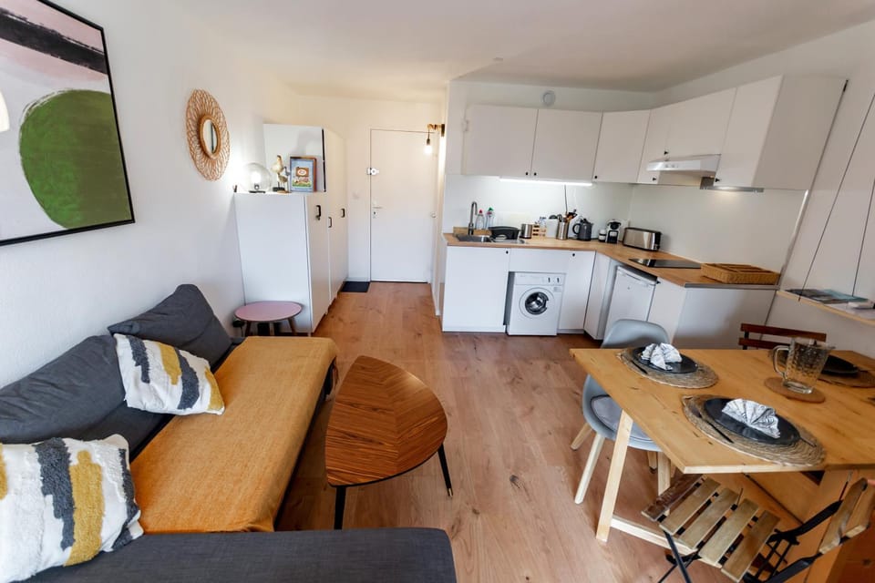Kitchen or kitchenette, Living room, Dining area