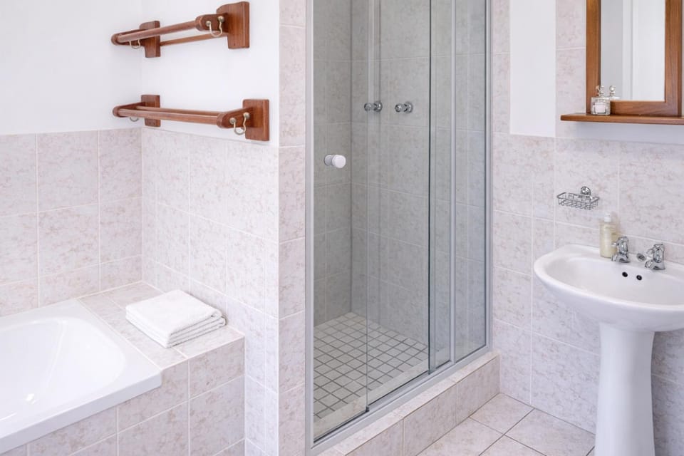 Shower, Bathroom, towels