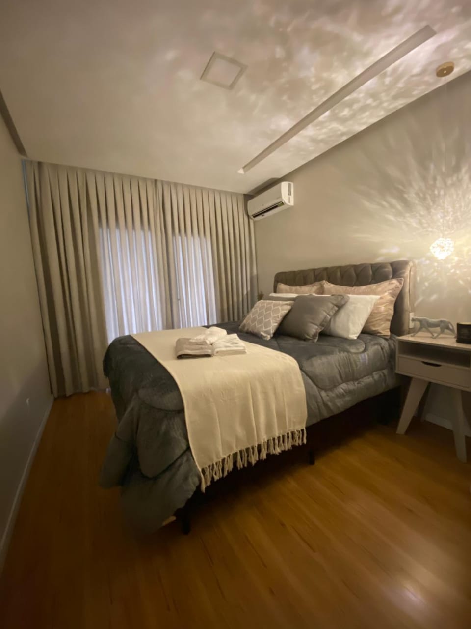 Apto todo climatizado a 5min da Vila Germânica, 3 quartos mais um quarto conjugado, berço e garagem Apartment in Blumenau