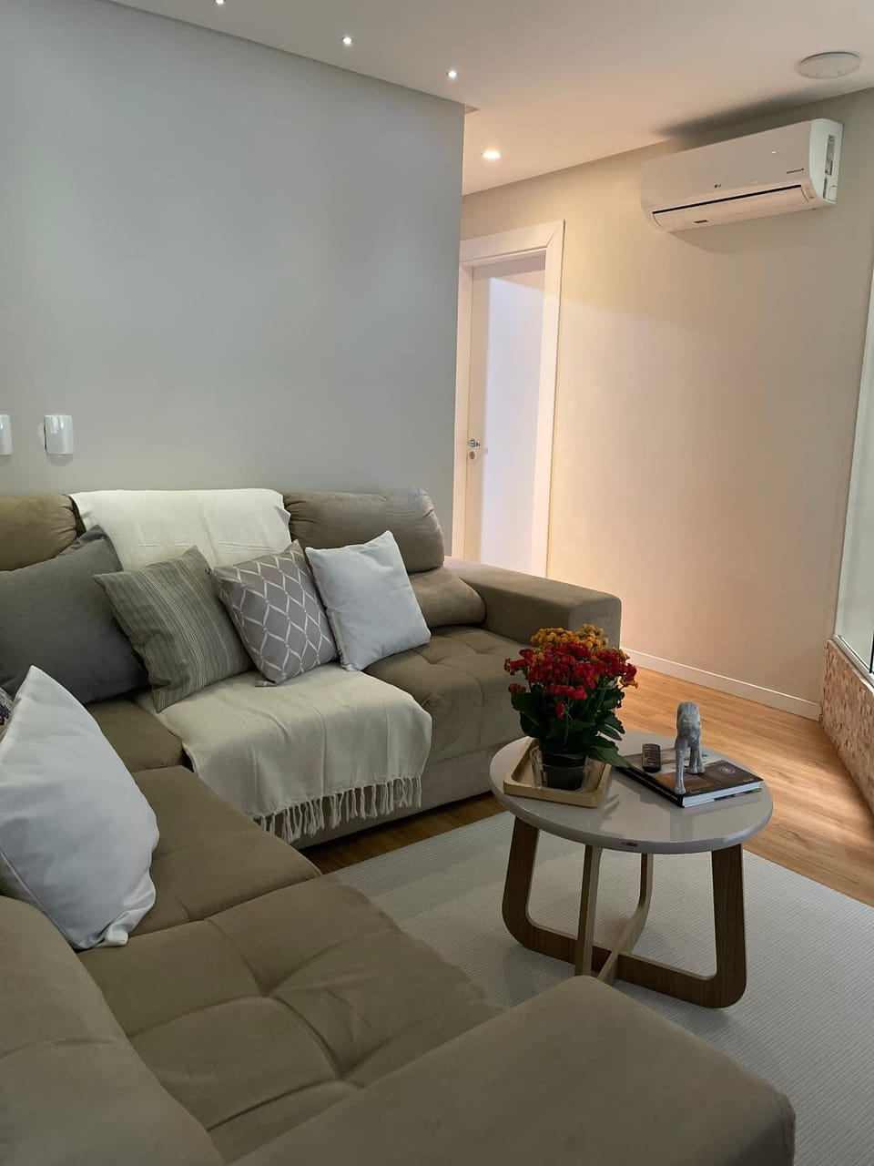 Apto todo climatizado a 5min da Vila Germânica, 3 quartos mais um quarto conjugado, berço e garagem Apartment in Blumenau