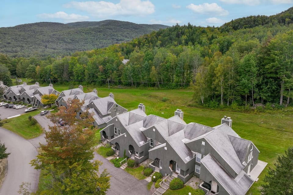 Mid-Century Tenney Mountain Condo Near Hiking House in Plymouth