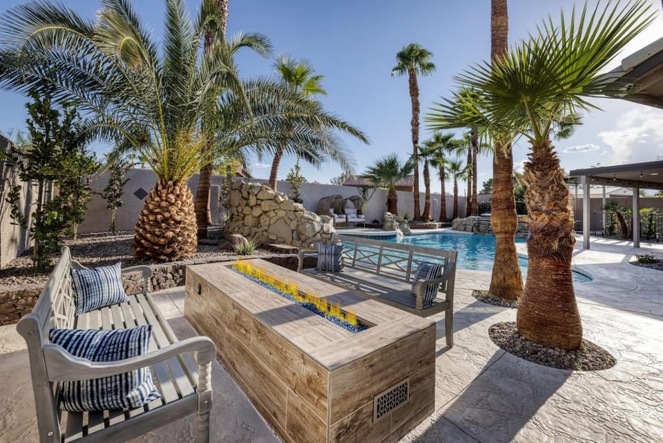 Oasis In The Desert W Heated Pool Fully Renovated House in North Las Vegas