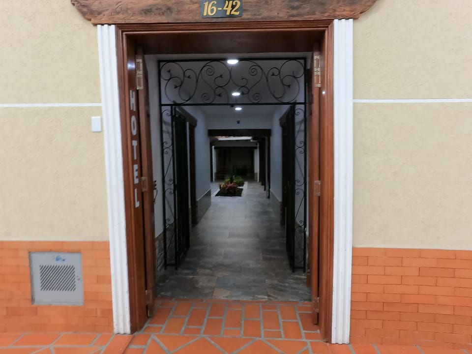 Facade/entrance