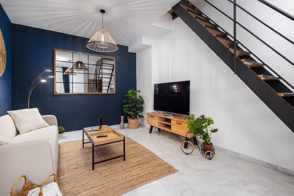 Communal lounge/ TV room, TV and multimedia, Living room, Seating area, Evening entertainment