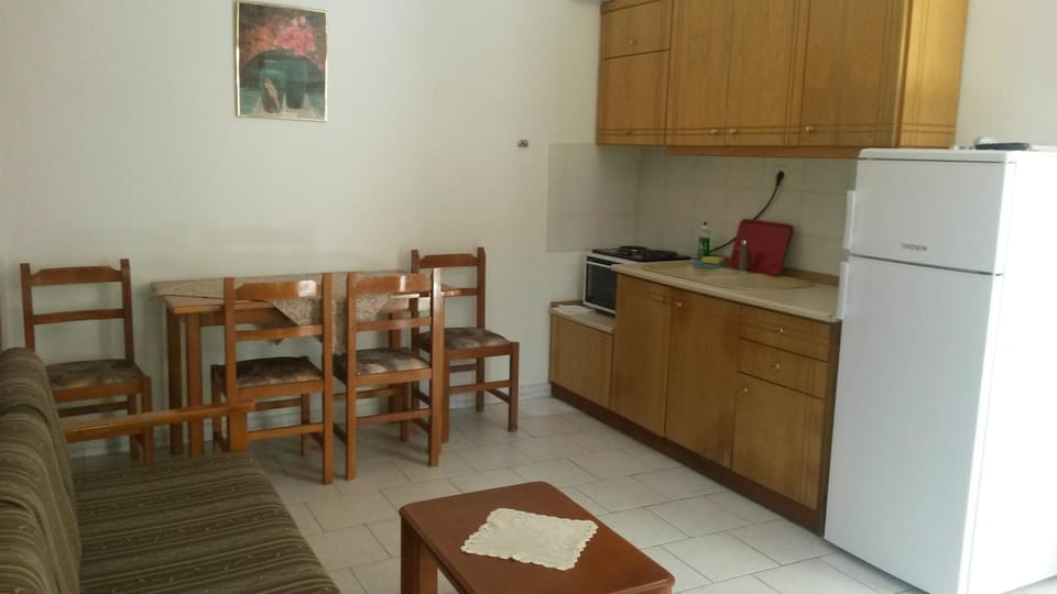 Facade/entrance, Kitchen or kitchenette