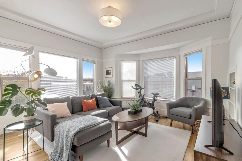 Communal lounge/ TV room, TV and multimedia, Living room, Seating area