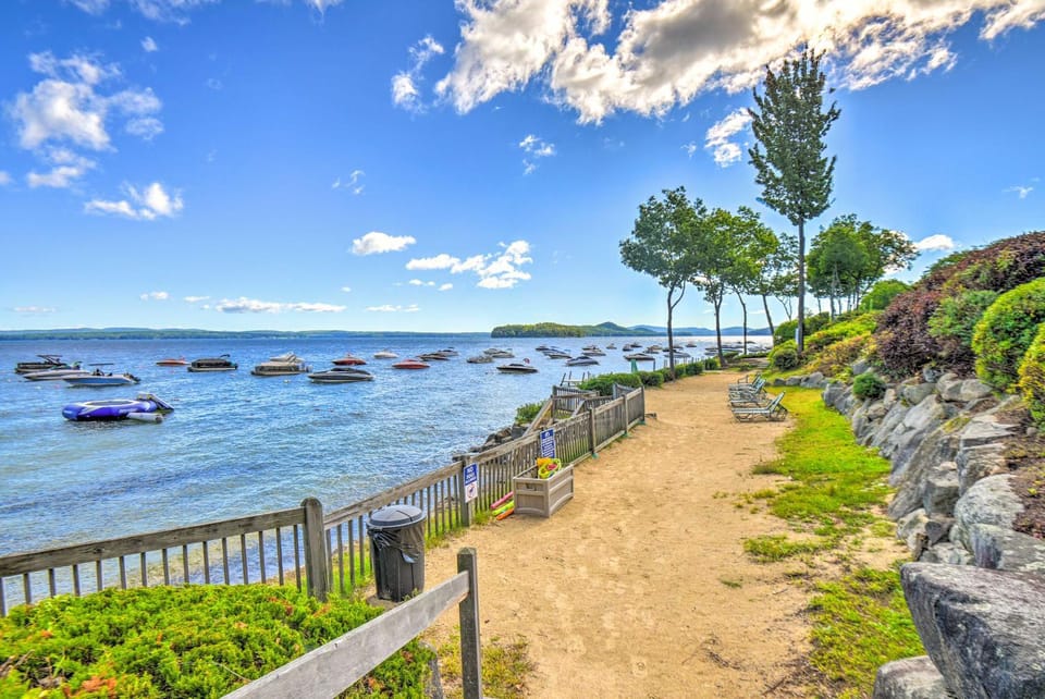 Gilford Townhome w/ Lakefront Beach & Pool Access! House in Gilford