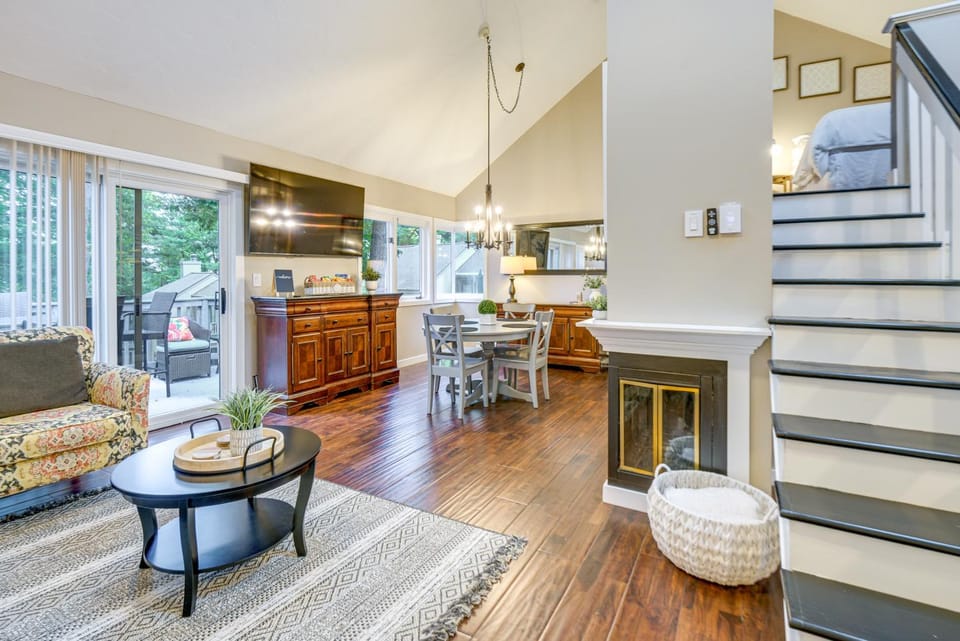 Gilford Townhome w/ Lakefront Beach & Pool Access! House in Gilford