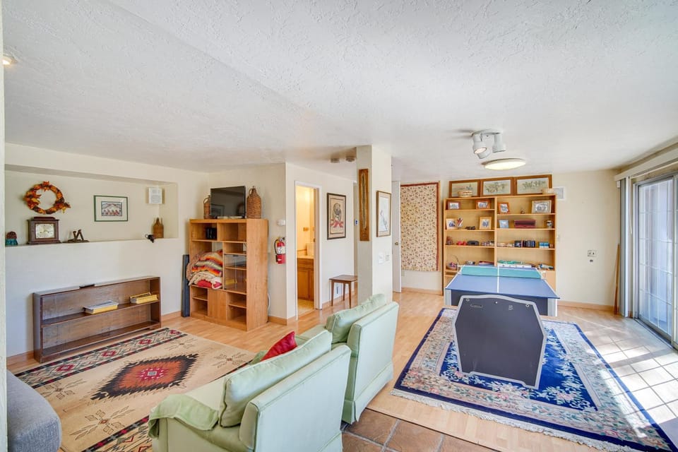 Quaint Big Bear Home w/ Hot Tub: 4 Mi to Skiing! House in Southern California