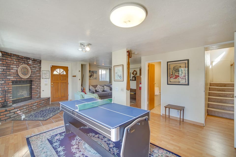 Quaint Big Bear Home w/ Hot Tub: 4 Mi to Skiing! House in Southern California