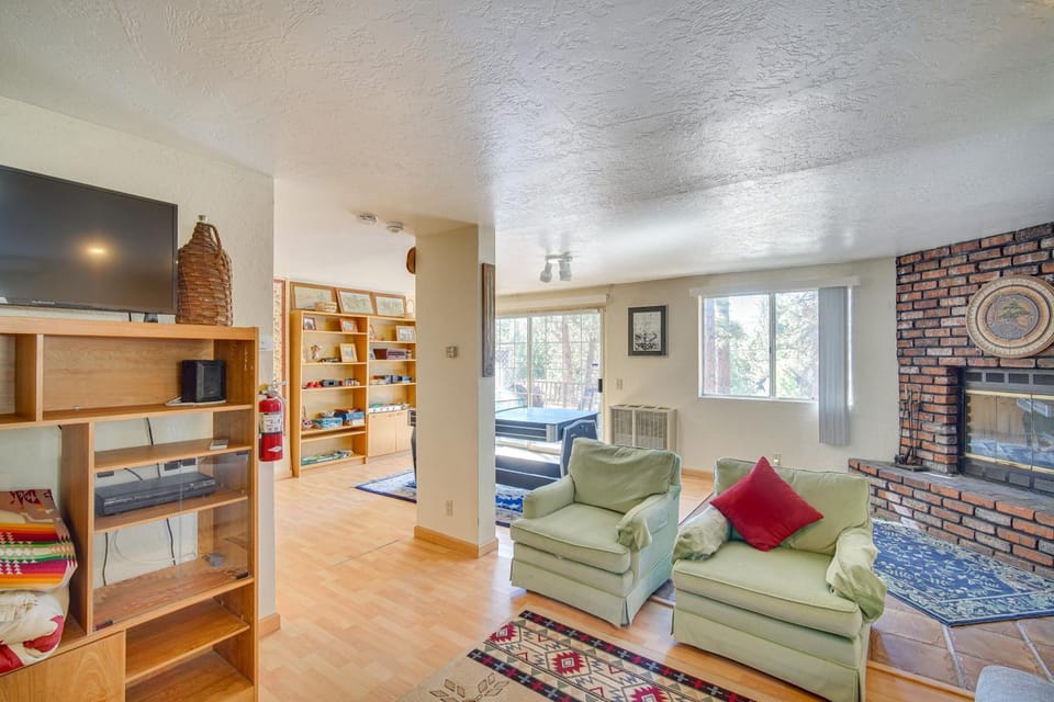 Quaint Big Bear Home w/ Hot Tub: 4 Mi to Skiing! House in Southern California