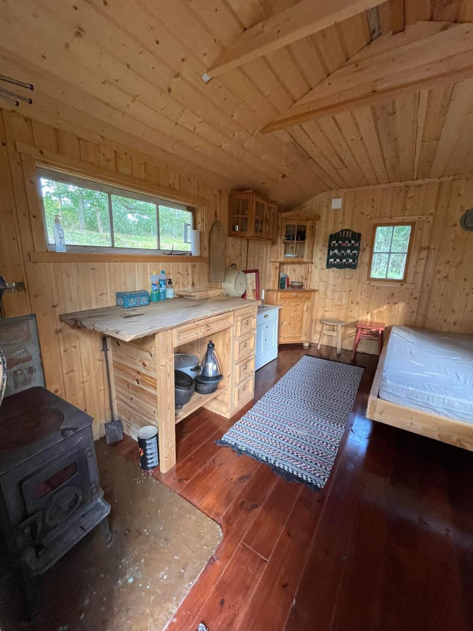 Bed, Living room, Photo of the whole room, Bedroom