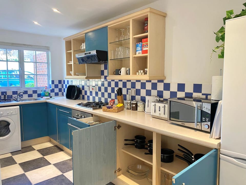 Coffee/tea facilities, Kitchen or kitchenette, minibar, pet friendly, stove, toaster, washing machine