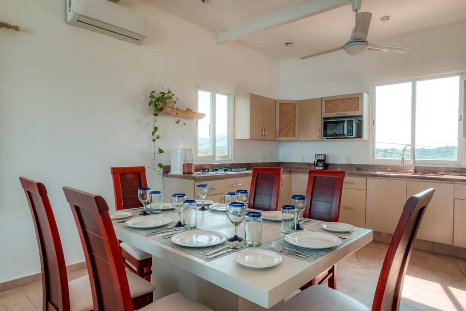 Kitchen or kitchenette, Dining area, pet friendly, stove, air conditioner