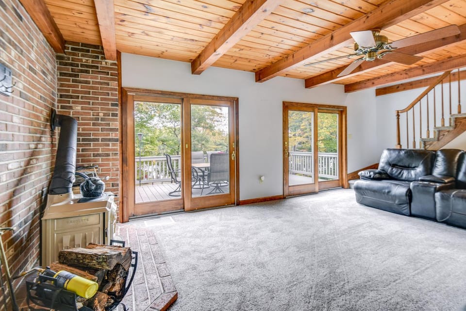 Milton Hidden Gem w/ Pool, Hot Tub & Fireplace! House in Acton
