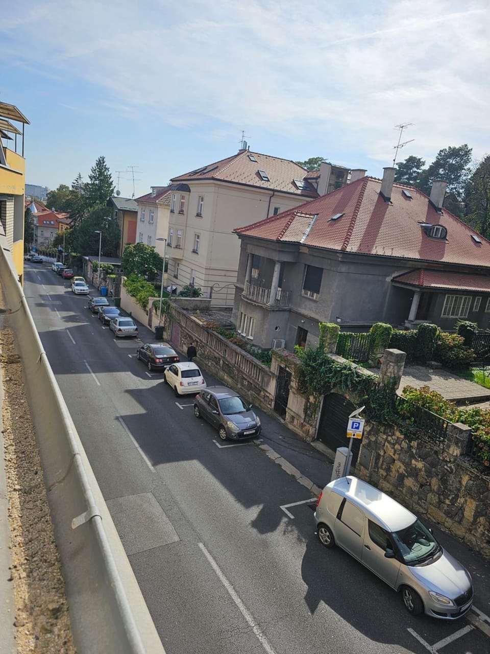 Property building, Neighbourhood, Street view, Location, Parking