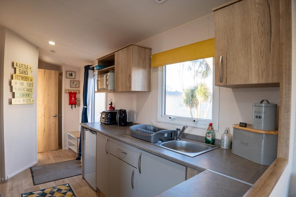 B3 Sunny Tides Campground/ 
RV Resort in Brixham