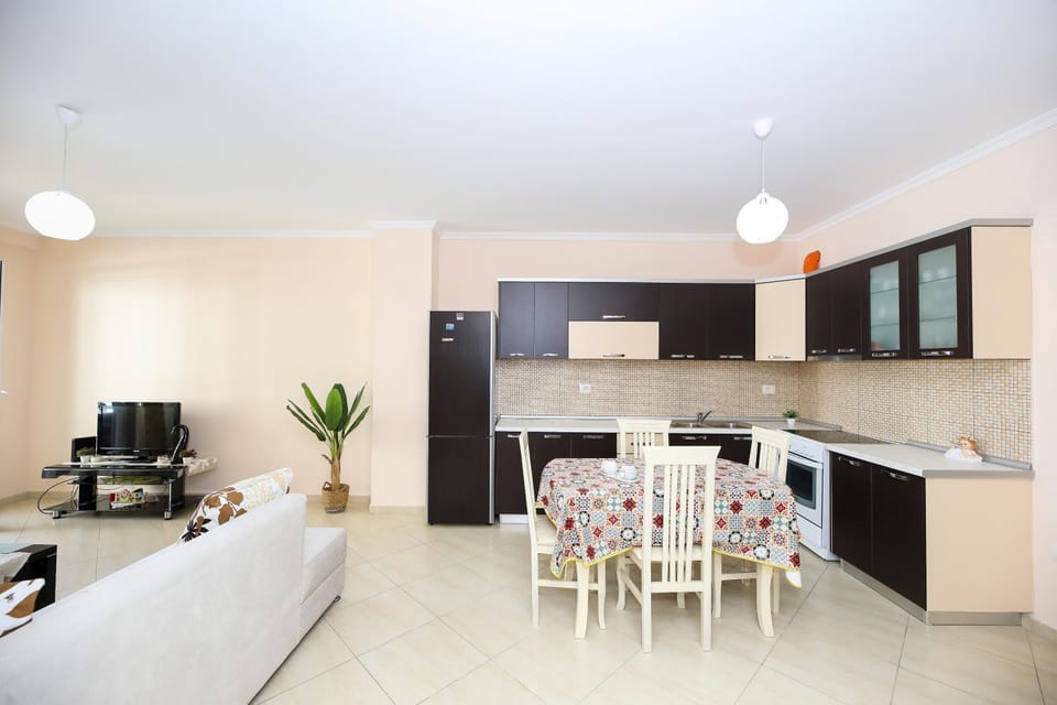 Kitchen or kitchenette, Seating area, Dining area, pet friendly