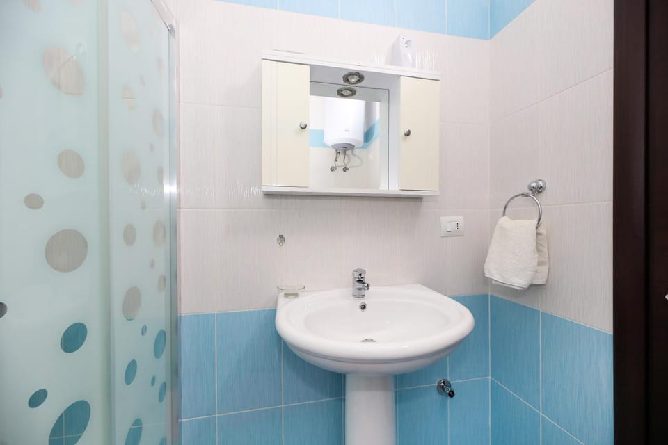 Toilet, Bathroom, towels
